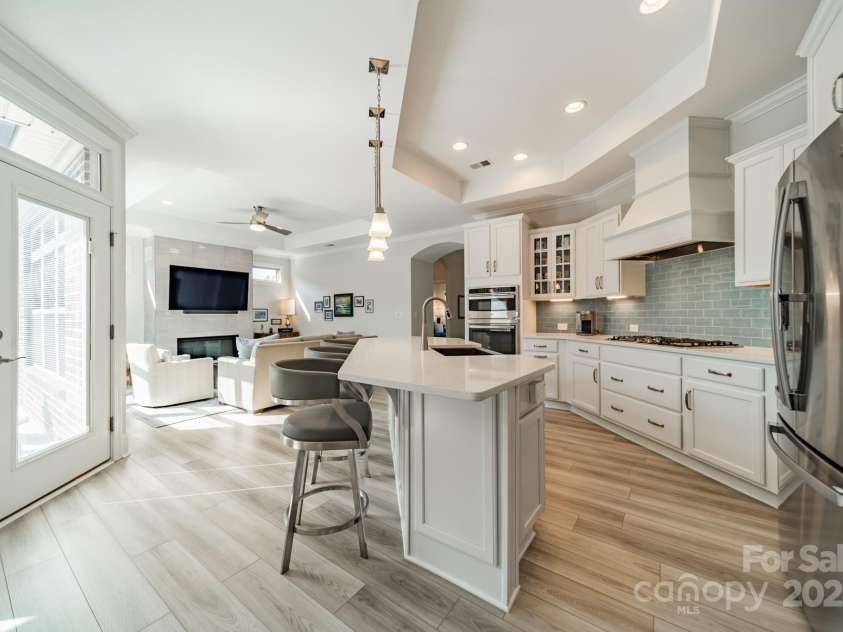 2014 Newstyle Way, Tega Cay, SC 29708.  MLS# CAR4190595, YatesRealty ID 10124. Kitchen