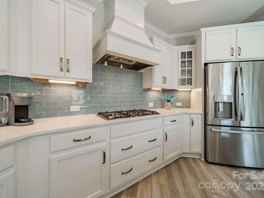 2014 Newstyle Way, Tega Cay, SC 29708.  MLS# CAR4190595, YatesRealty ID 10124. Kitchen