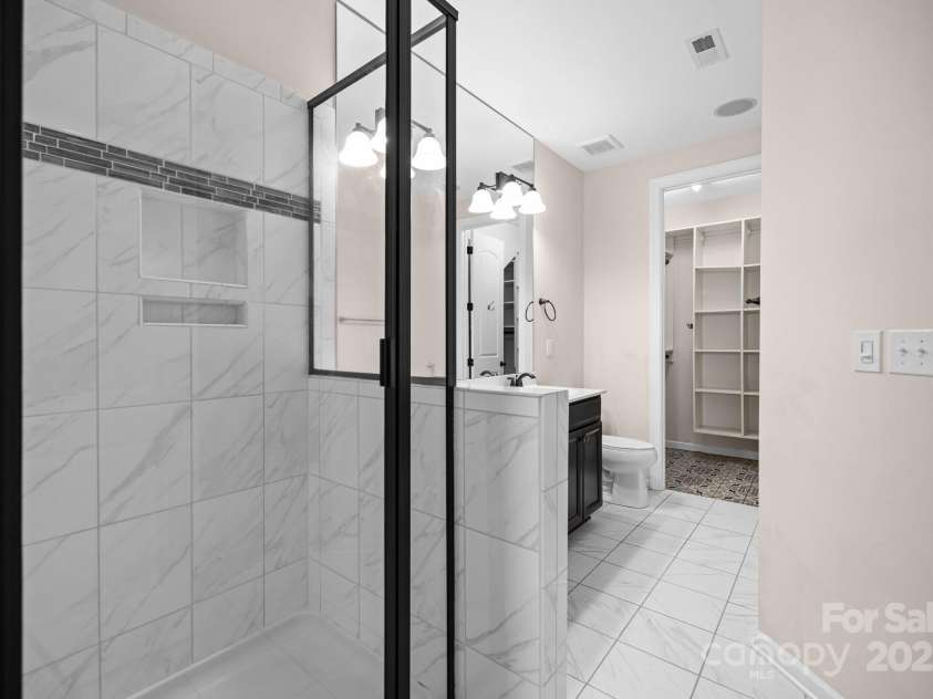1114 Roderick Drive, Fort Mill, SC 29708.  MLS# CAR4231297, YatesRealty ID 10127. 
