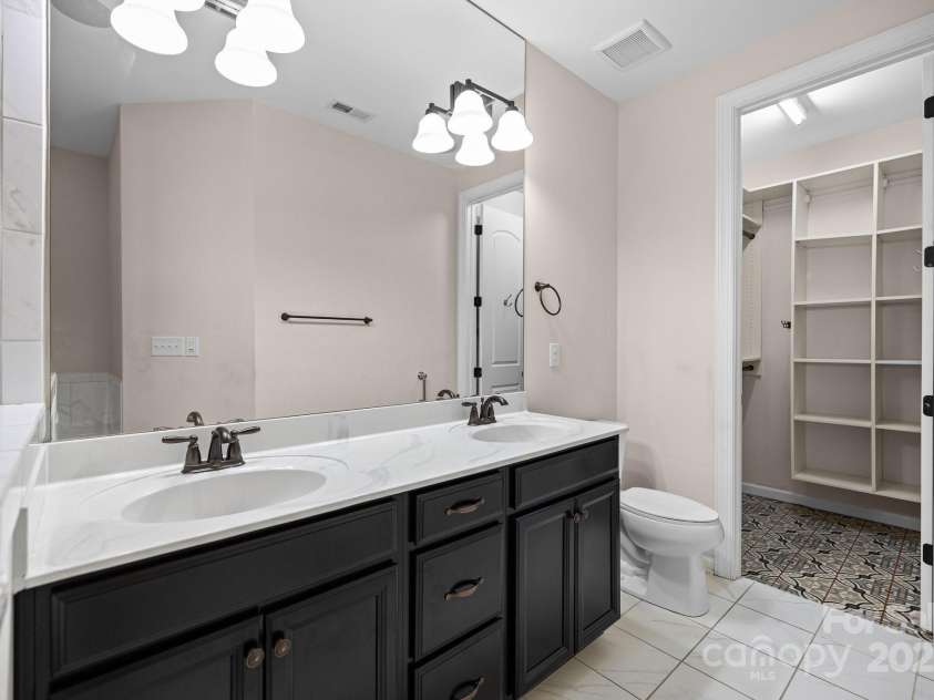 1114 Roderick Drive, Fort Mill, SC 29708.  MLS# CAR4231297, YatesRealty ID 10127. 