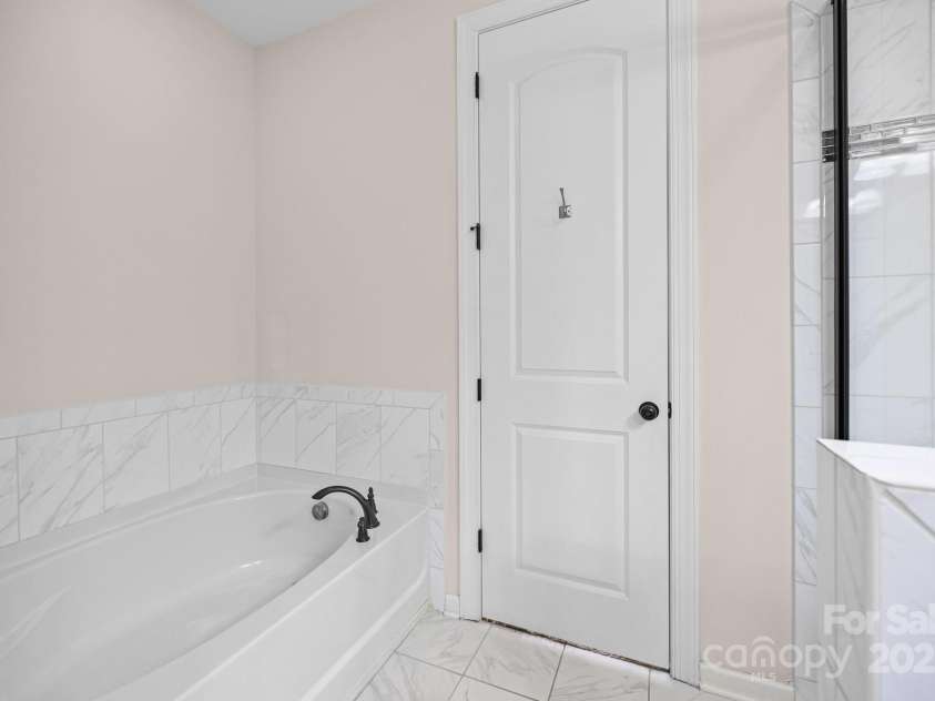 1114 Roderick Drive, Fort Mill, SC 29708.  MLS# CAR4231297, YatesRealty ID 10127. 