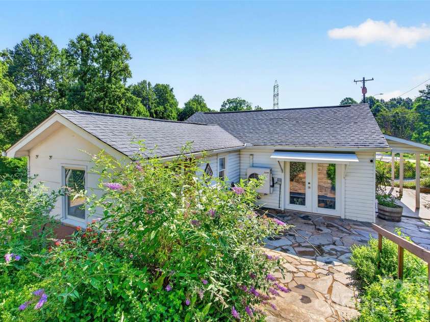 119 Seagle Street, Marion, NC 28752.  MLS# CAR4393206, YatesRealty ID 10128. 