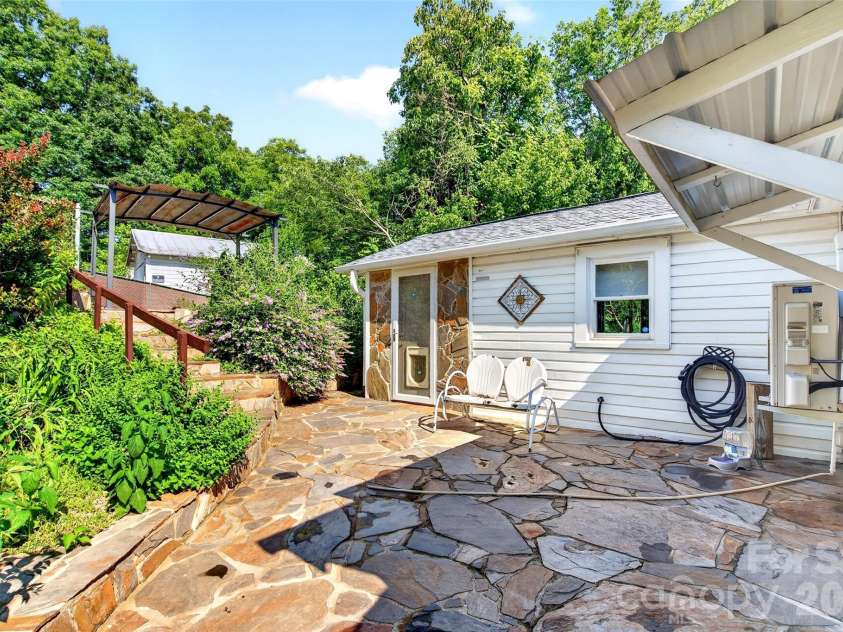 119 Seagle Street, Marion, NC 28752.  MLS# CAR4393206, YatesRealty ID 10128. 