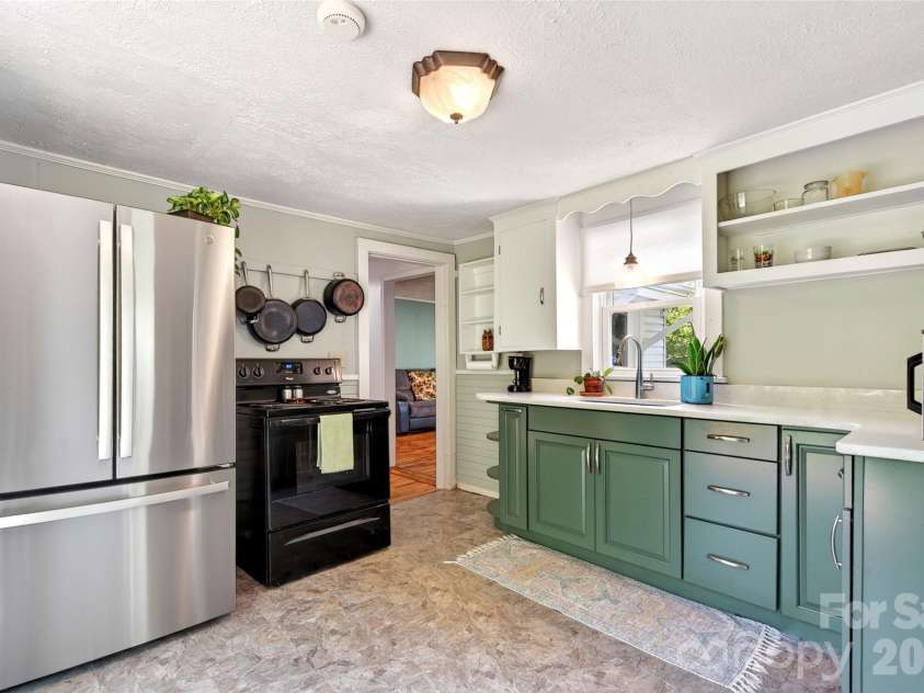 119 Seagle Street, Marion, NC 28752.  MLS# CAR4393206, YatesRealty ID 10128. 