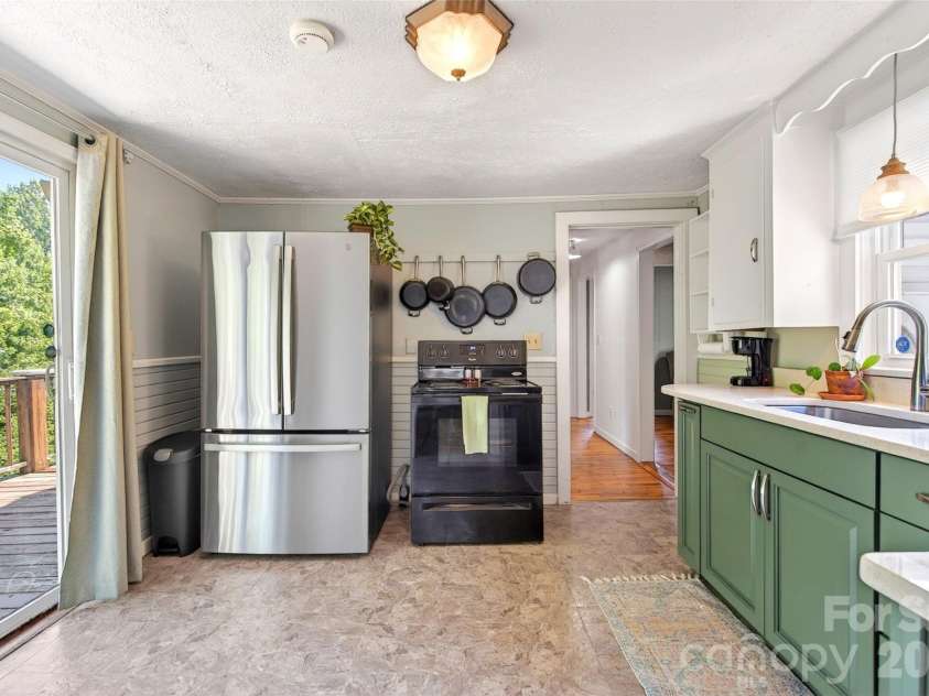 119 Seagle Street, Marion, NC 28752.  MLS# CAR4393206, YatesRealty ID 10128. 