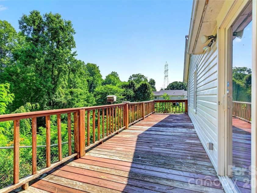 119 Seagle Street, Marion, NC 28752.  MLS# CAR4393206, YatesRealty ID 10128. 