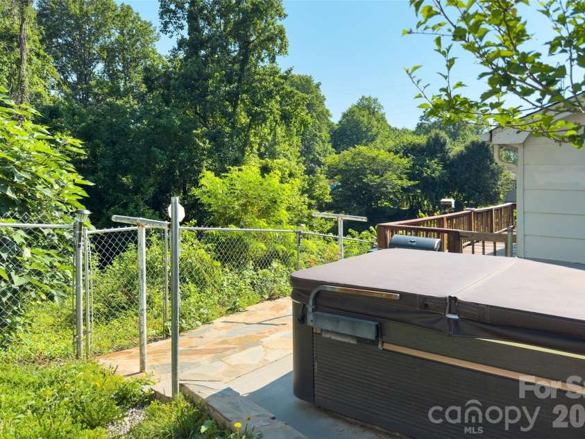 119 Seagle Street, Marion, NC 28752.  MLS# CAR4393206, YatesRealty ID 10128. 