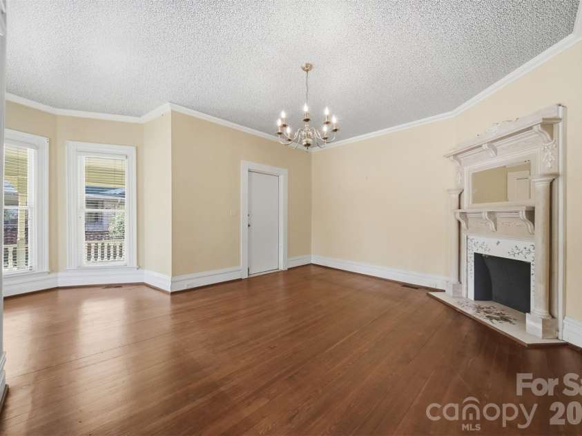 121 5th Avenue, Hickory, NC 28601.  MLS# CAR4362244, YatesRealty ID 10129. 