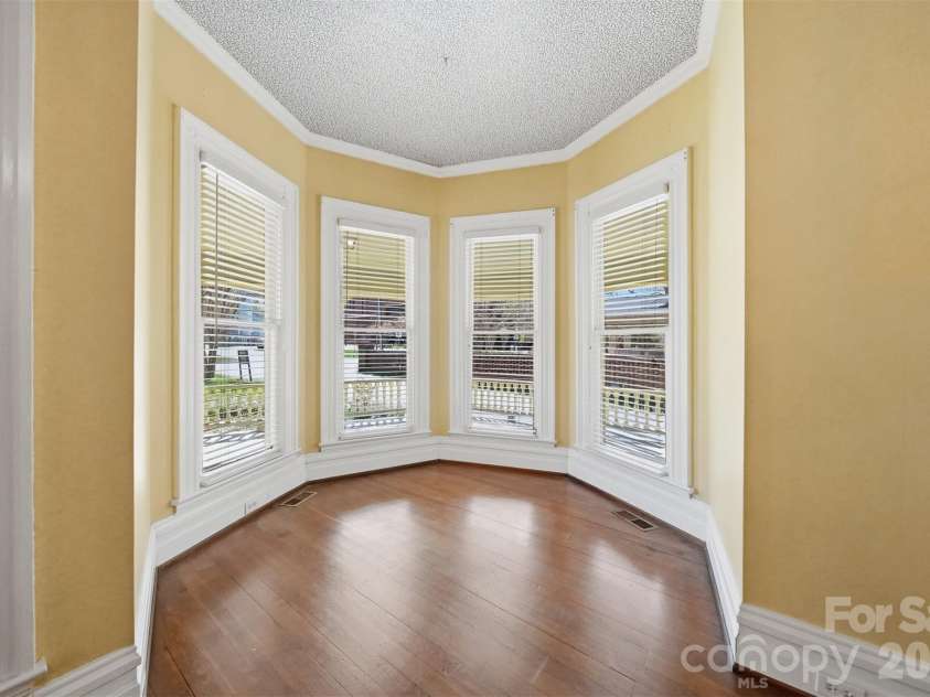 121 5th Avenue, Hickory, NC 28601.  MLS# CAR4362244, YatesRealty ID 10129. 
