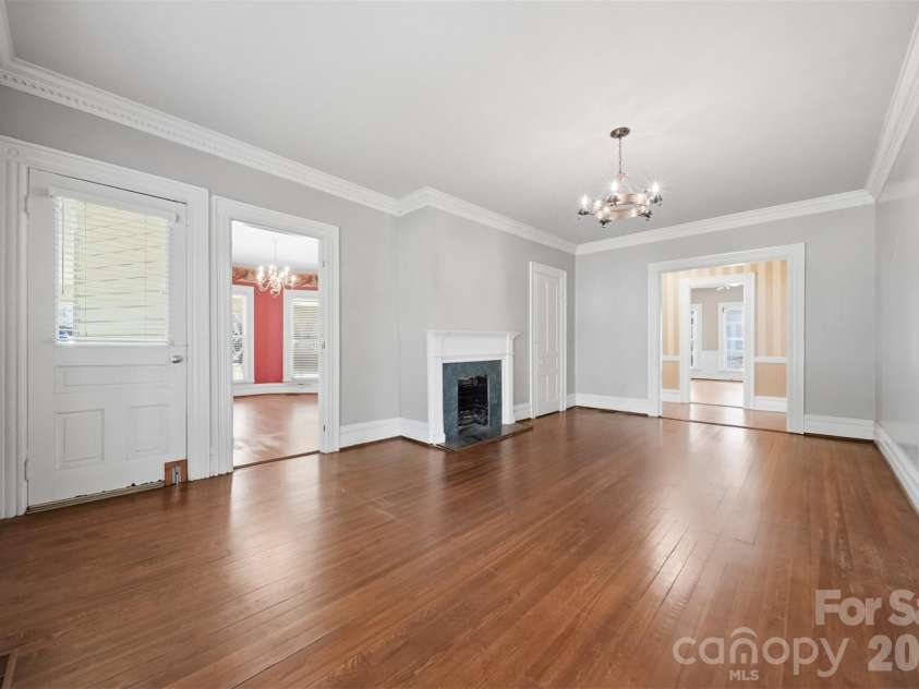 121 5th Avenue, Hickory, NC 28601.  MLS# CAR4362244, YatesRealty ID 10129. 