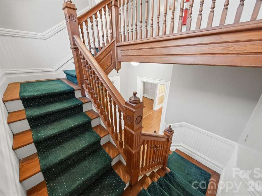 121 5th Avenue, Hickory, NC 28601.  MLS# CAR4362244, YatesRealty ID 10129. 