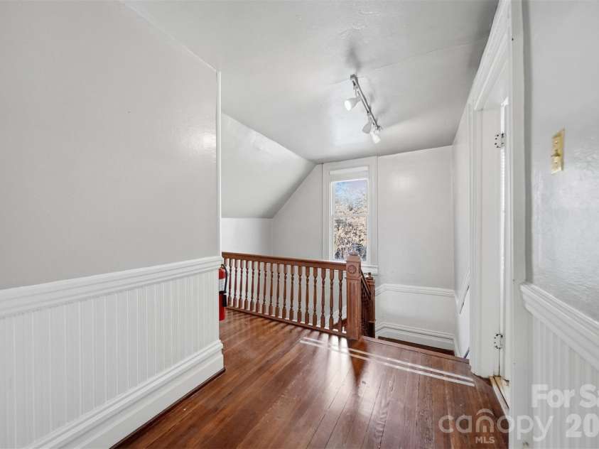 121 5th Avenue, Hickory, NC 28601.  MLS# CAR4362244, YatesRealty ID 10129. 