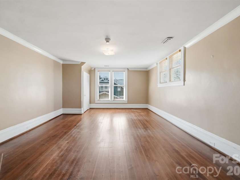 121 5th Avenue, Hickory, NC 28601.  MLS# CAR4362244, YatesRealty ID 10129. 