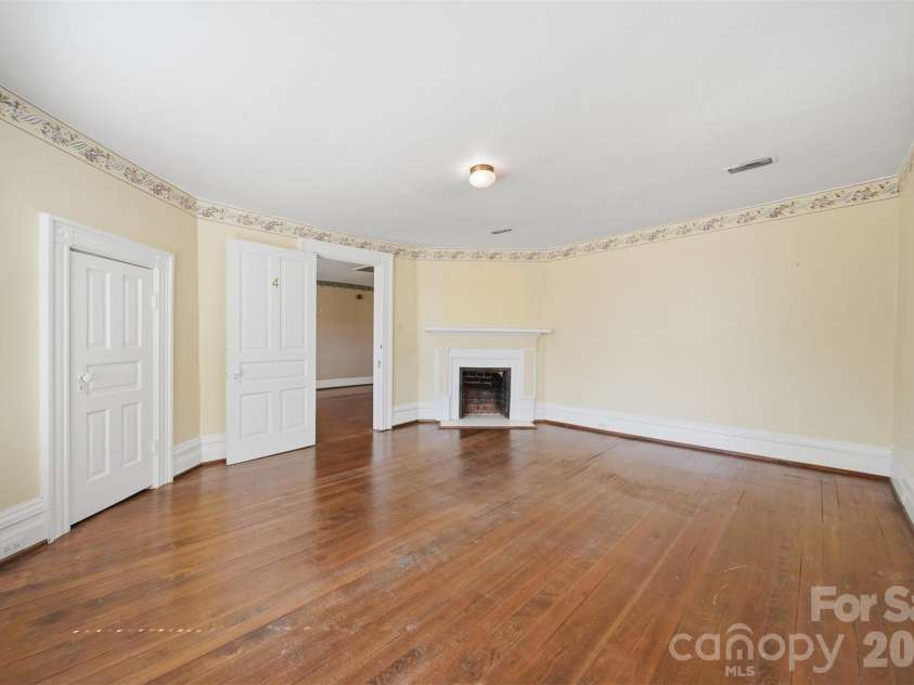 121 5th Avenue, Hickory, NC 28601.  MLS# CAR4362244, YatesRealty ID 10129. 