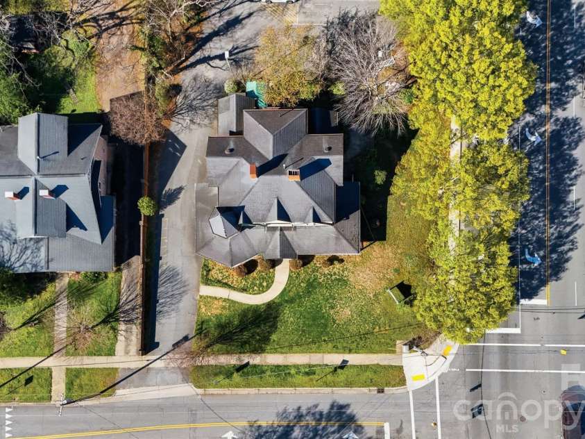 121 5th Avenue, Hickory, NC 28601.  MLS# CAR4362244, YatesRealty ID 10129. 