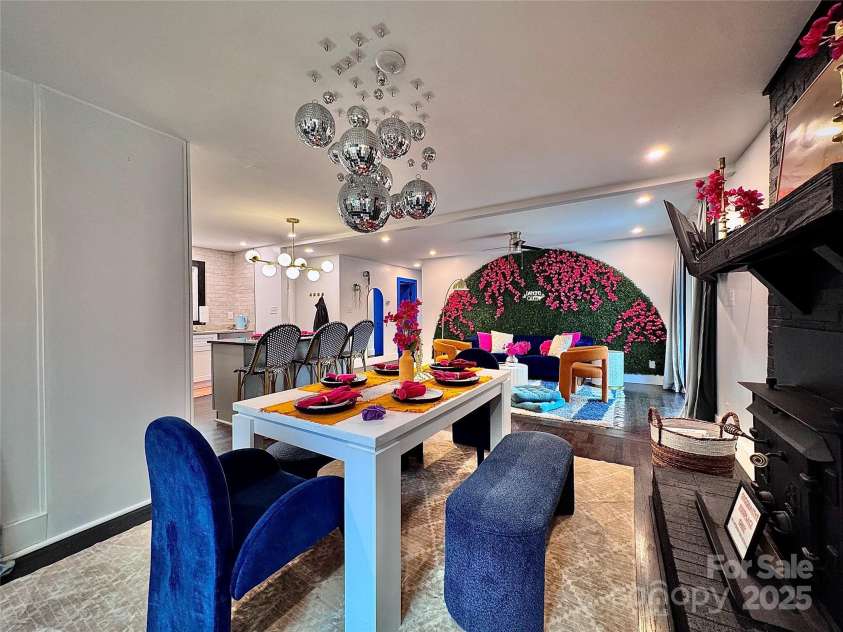 1521 Lanewood Place, Charlotte, NC 28208.  MLS# CAR4326904, YatesRealty ID 1013. Dining Area