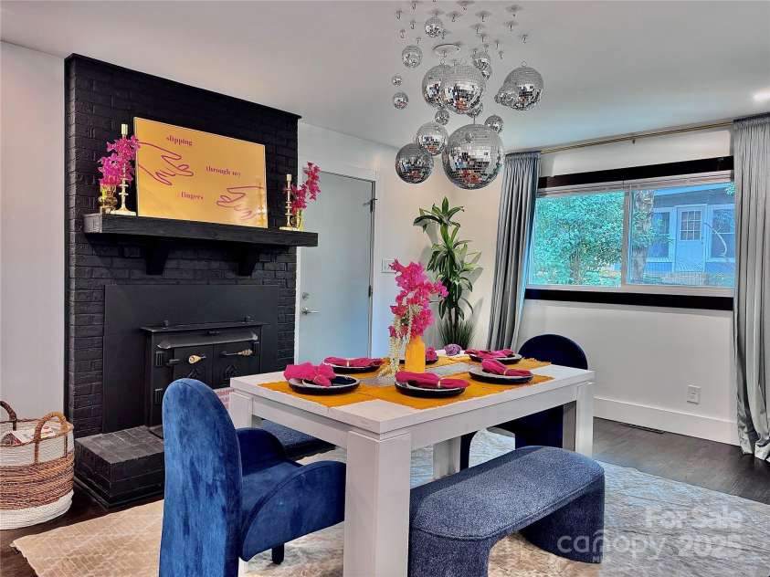1521 Lanewood Place, Charlotte, NC 28208.  MLS# CAR4326904, YatesRealty ID 1013. Dining Area