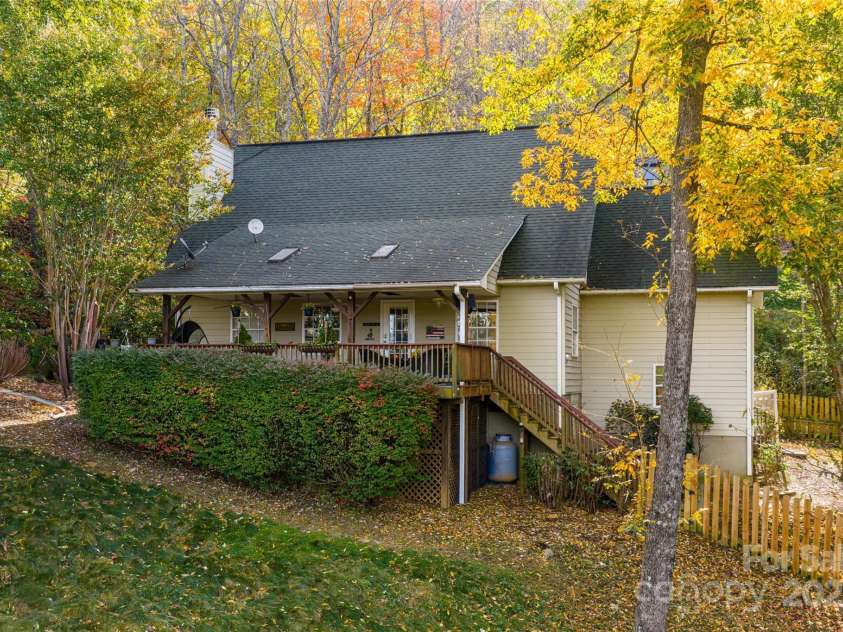 154 Presidential Drive, Waynesville, NC 28786.  MLS# CAR4316529, YatesRealty ID 1013. 