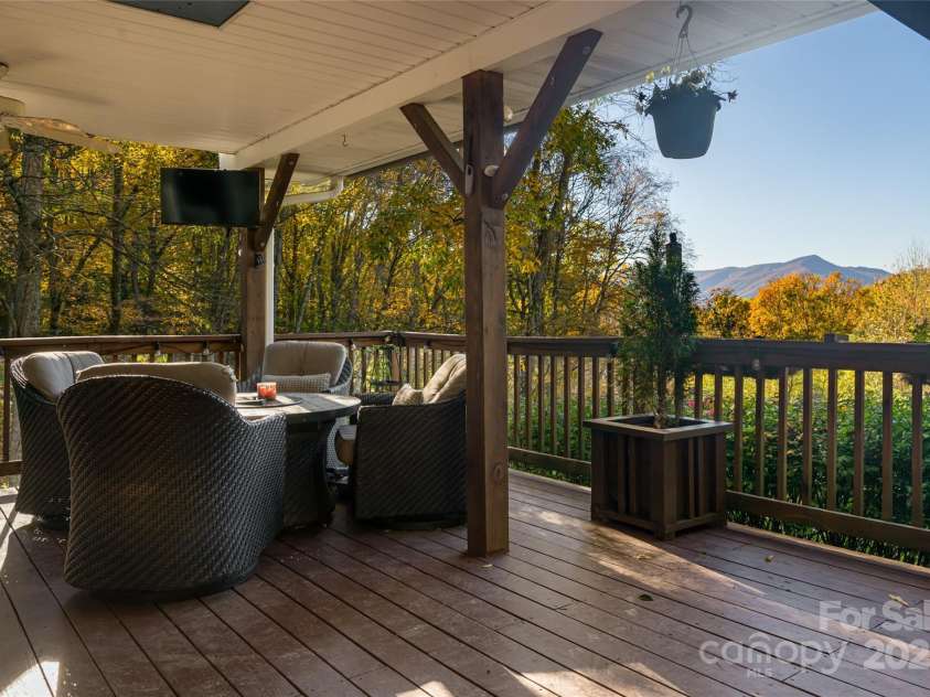 154 Presidential Drive, Waynesville, NC 28786.  MLS# CAR4316529, YatesRealty ID 1013. 