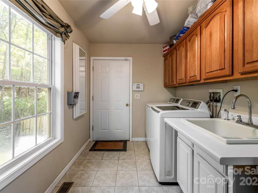 154 Presidential Drive, Waynesville, NC 28786.  MLS# CAR4316529, YatesRealty ID 1013. 
