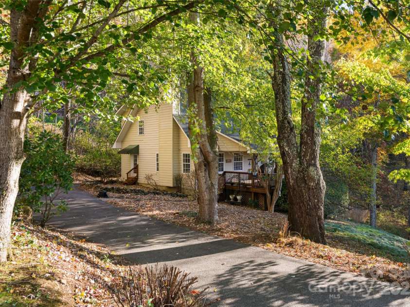154 Presidential Drive, Waynesville, NC 28786.  MLS# CAR4316529, YatesRealty ID 1013. 