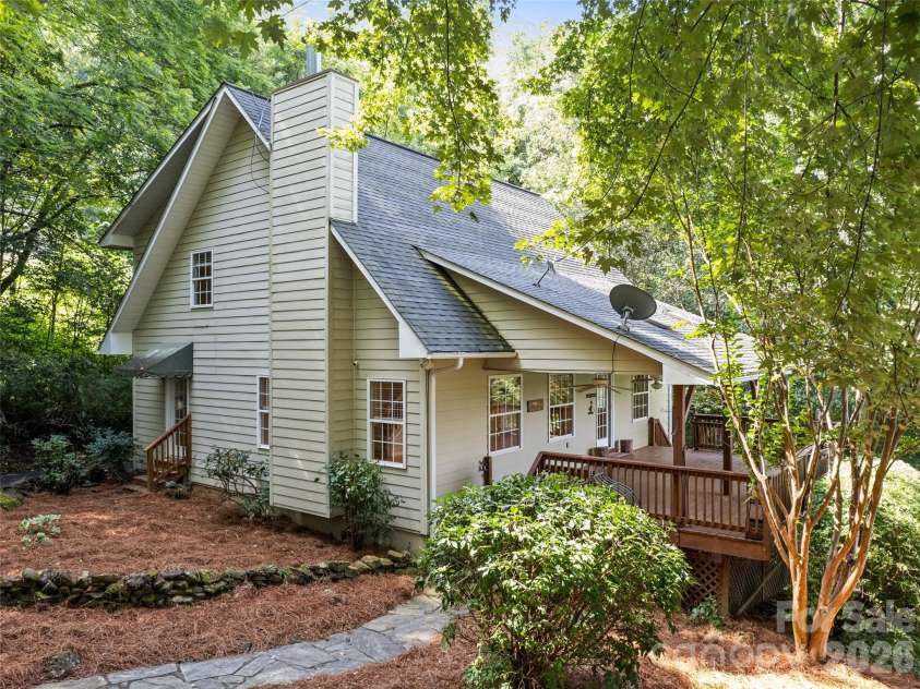 154 Presidential Drive, Waynesville, NC 28786.  MLS# CAR4415483, YatesRealty ID 1013. 