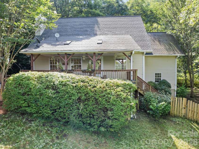 154 Presidential Drive, Waynesville, NC 28786.  MLS# CAR4415483, YatesRealty ID 1013. 