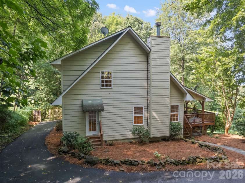 154 Presidential Drive, Waynesville, NC 28786.  MLS# CAR4415483, YatesRealty ID 1013. 