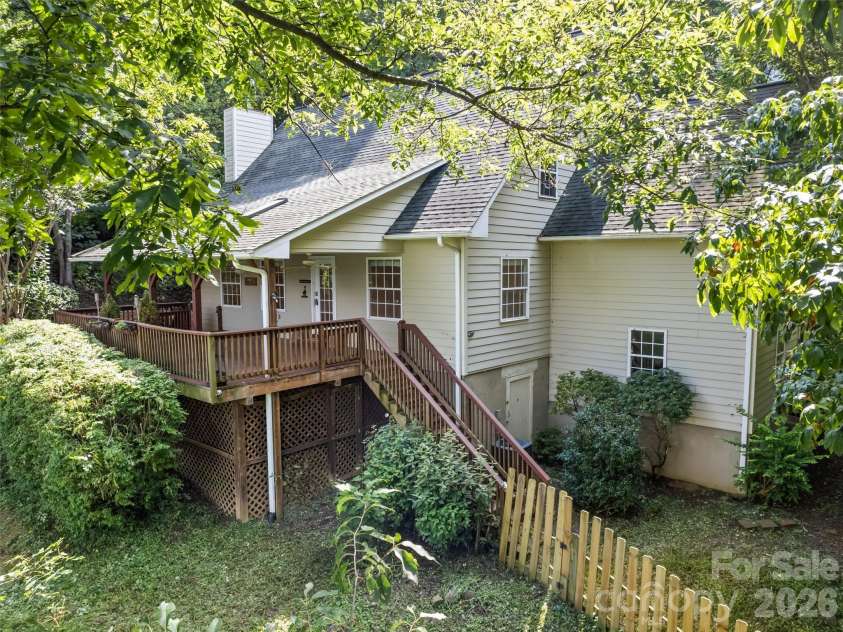 154 Presidential Drive, Waynesville, NC 28786.  MLS# CAR4415483, YatesRealty ID 1013. 