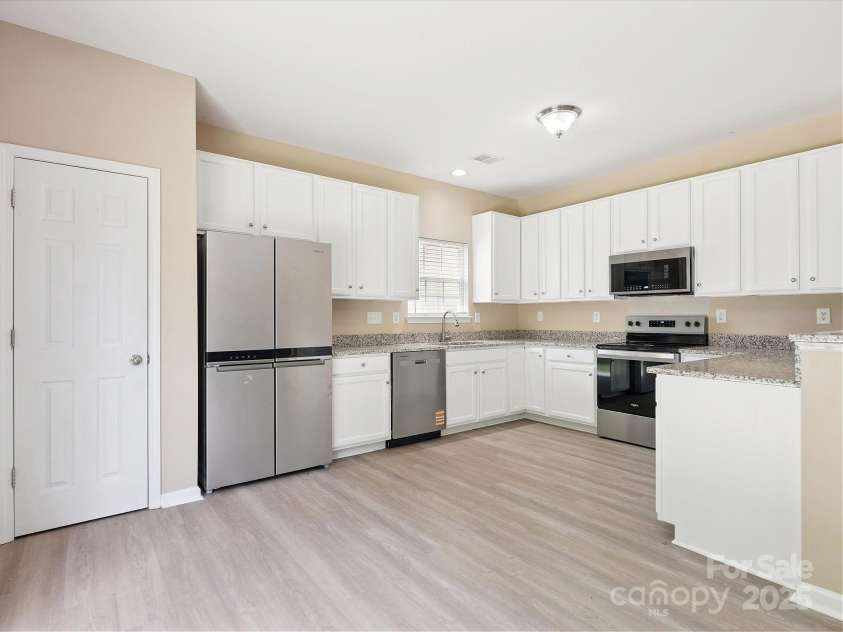 3043 Streamlet Way, Monroe, NC 28110.  MLS# CAR4271540, YatesRealty ID 1013. Chef's Kitchen