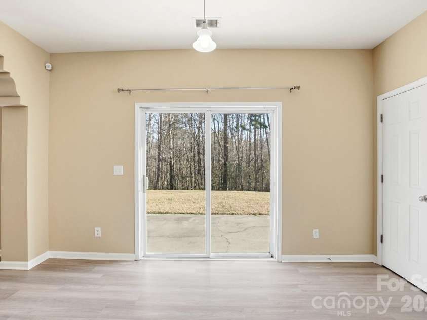 3043 Streamlet Way, Monroe, NC 28110.  MLS# CAR4334016, YatesRealty ID 1013. Breakfast Area