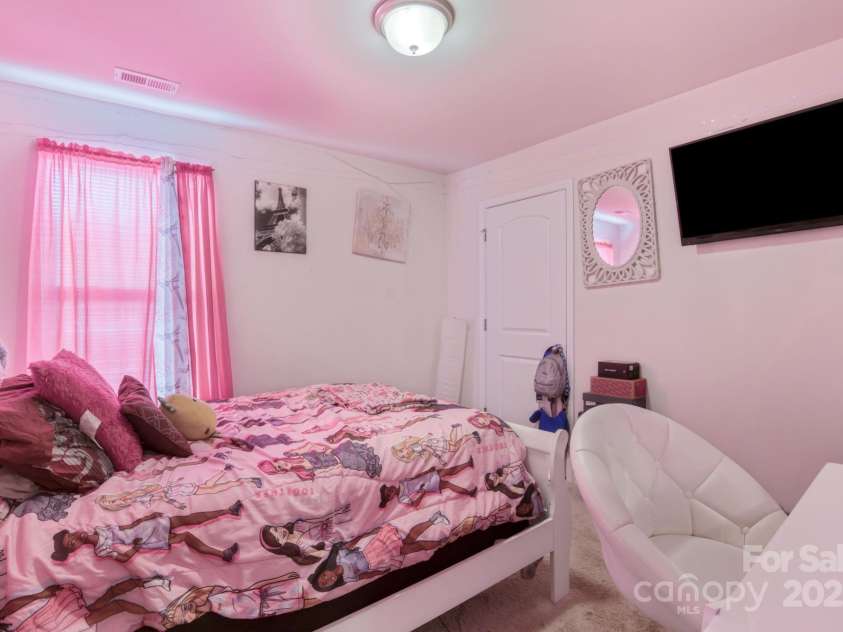 353 Webb Farm Road, Shelby, NC 28152.  MLS# CAR4237934, YatesRealty ID 10130. 