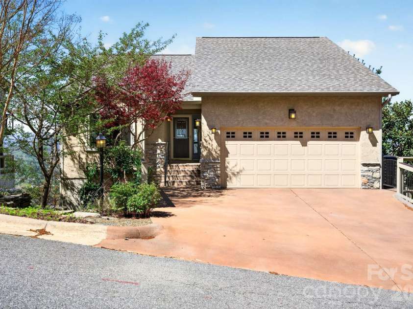 86 Distant View Drive, Asheville, NC 28803.  MLS# CAR4367971, YatesRealty ID 10131. 