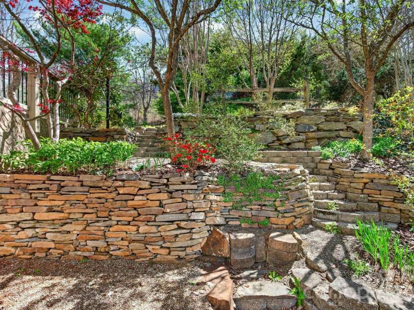 86 Distant View Drive, Asheville, NC 28803.  MLS# CAR4367971, YatesRealty ID 10131. 