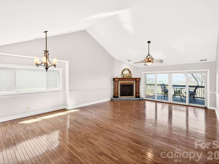 86 Distant View Drive, Asheville, NC 28803.  MLS# CAR4367971, YatesRealty ID 10131. 