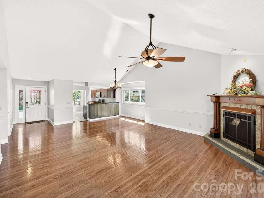 86 Distant View Drive, Asheville, NC 28803.  MLS# CAR4367971, YatesRealty ID 10131. 