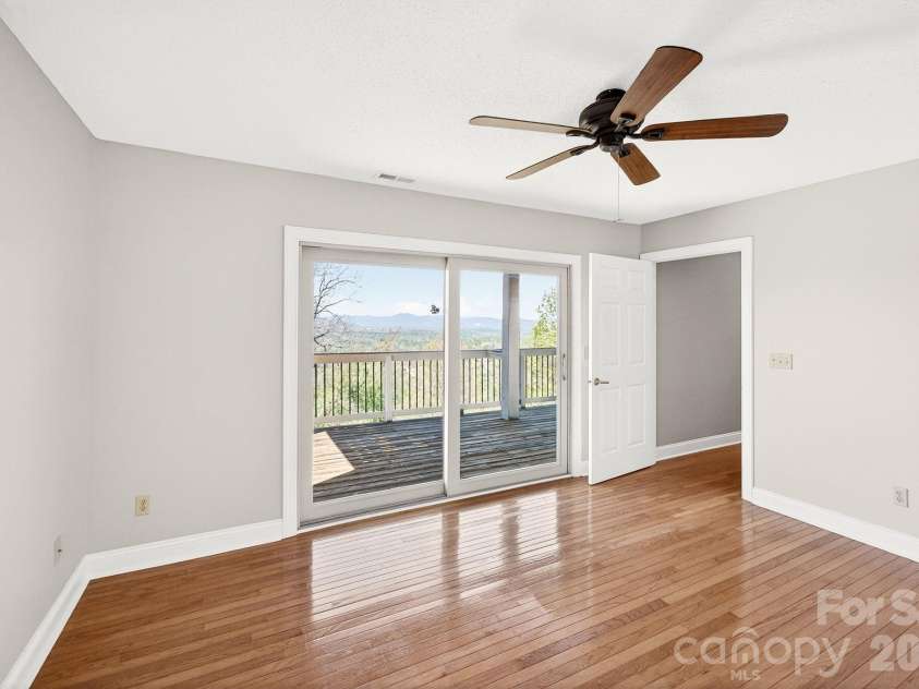 86 Distant View Drive, Asheville, NC 28803.  MLS# CAR4367971, YatesRealty ID 10131. 