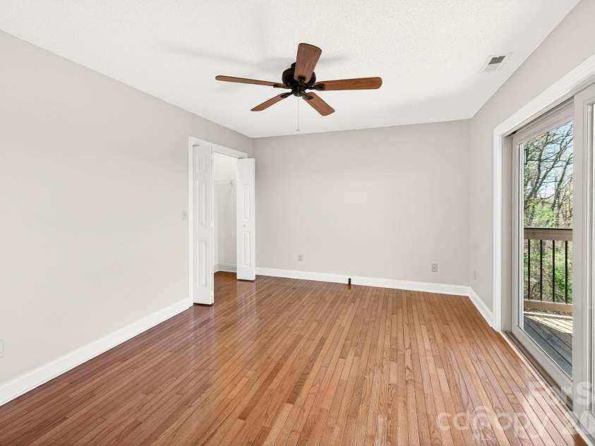 86 Distant View Drive, Asheville, NC 28803.  MLS# CAR4367971, YatesRealty ID 10131. 