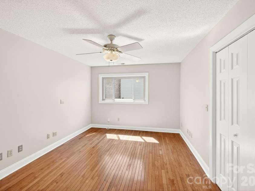 86 Distant View Drive, Asheville, NC 28803.  MLS# CAR4367971, YatesRealty ID 10131. 