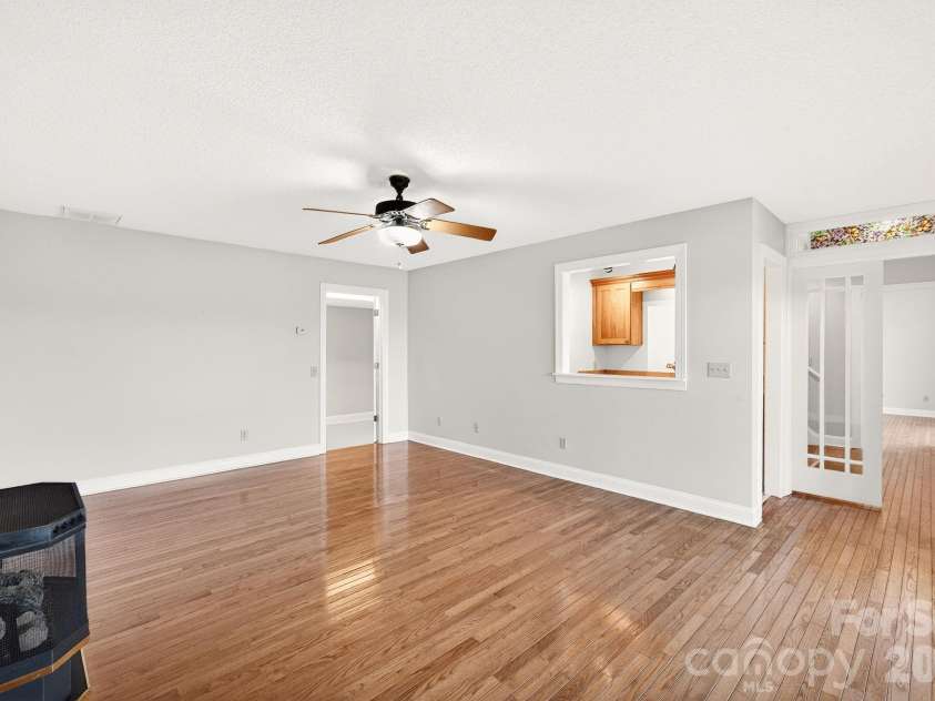 86 Distant View Drive, Asheville, NC 28803.  MLS# CAR4367971, YatesRealty ID 10131. 