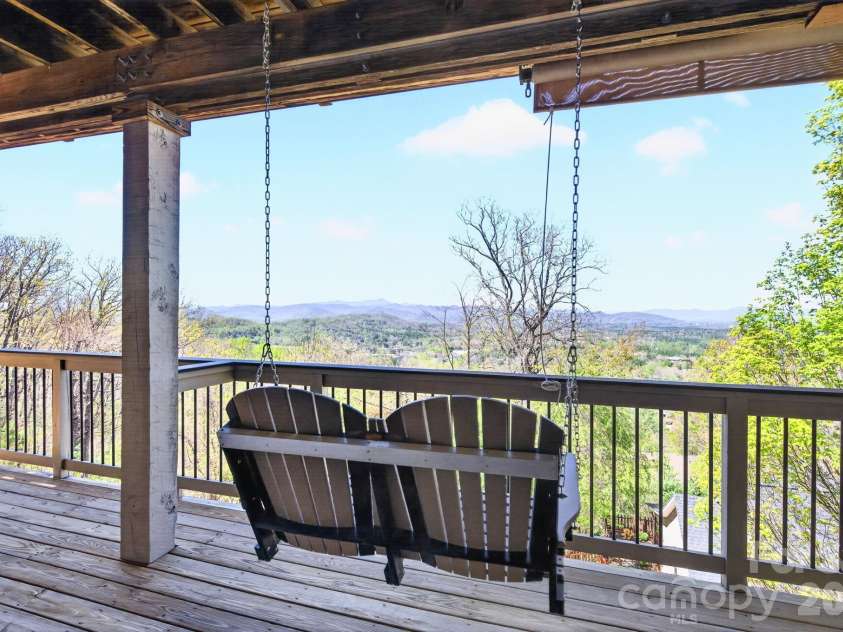 86 Distant View Drive, Asheville, NC 28803.  MLS# CAR4367971, YatesRealty ID 10131. 