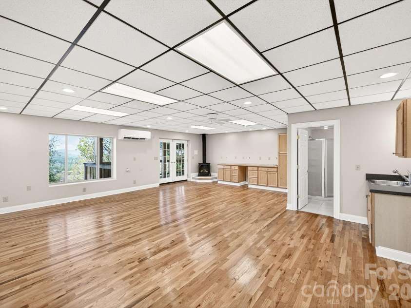 86 Distant View Drive, Asheville, NC 28803.  MLS# CAR4367971, YatesRealty ID 10131. 