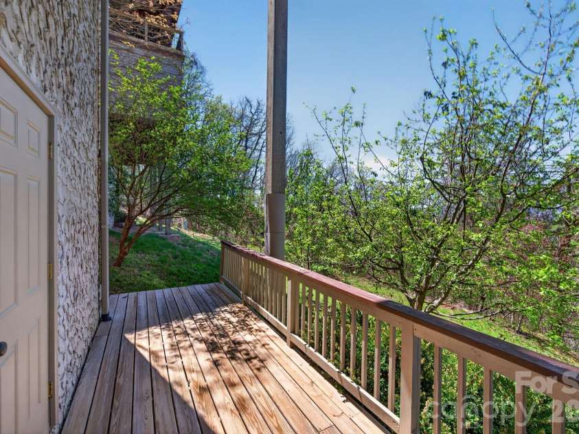 86 Distant View Drive, Asheville, NC 28803.  MLS# CAR4367971, YatesRealty ID 10131. 