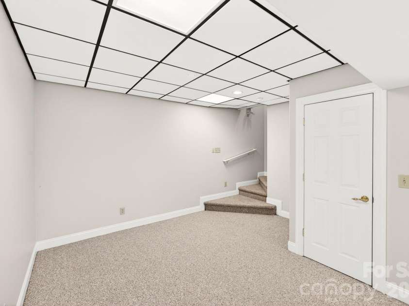 86 Distant View Drive, Asheville, NC 28803.  MLS# CAR4367971, YatesRealty ID 10131. 