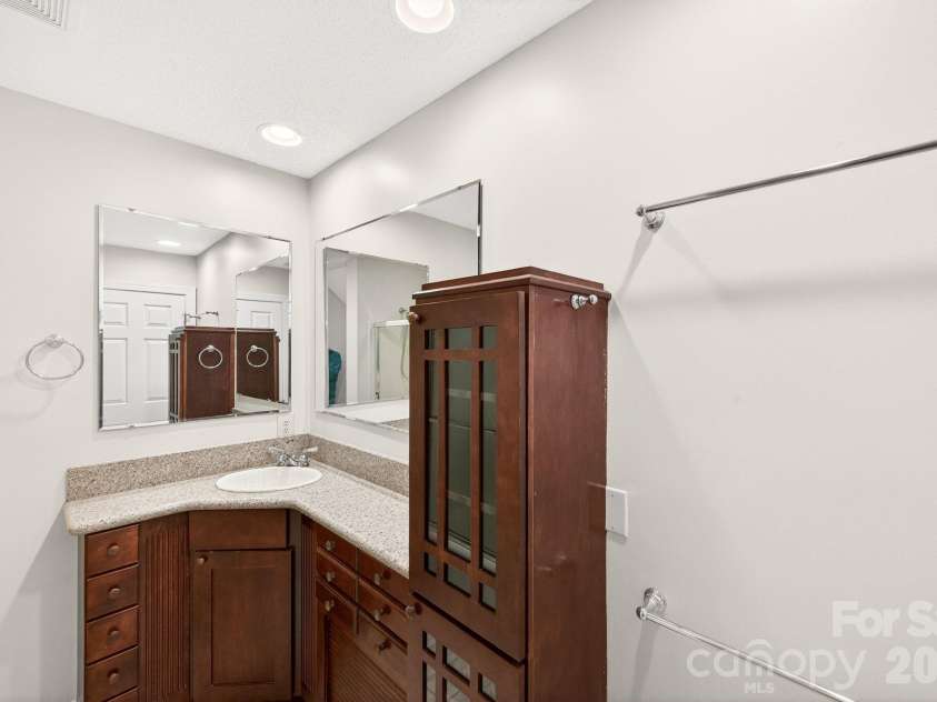 86 Distant View Drive, Asheville, NC 28803.  MLS# CAR4367971, YatesRealty ID 10131. 