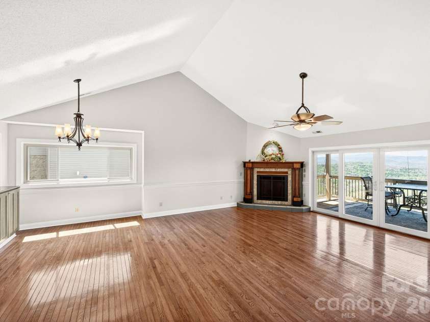 86 Distant View Drive, Asheville, NC 28803.  MLS# CAR4367971, YatesRealty ID 10131. 