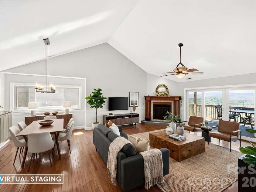86 Distant View Drive, Asheville, NC 28803.  MLS# CAR4367971, YatesRealty ID 10131. Open living and dining area off the kitchen