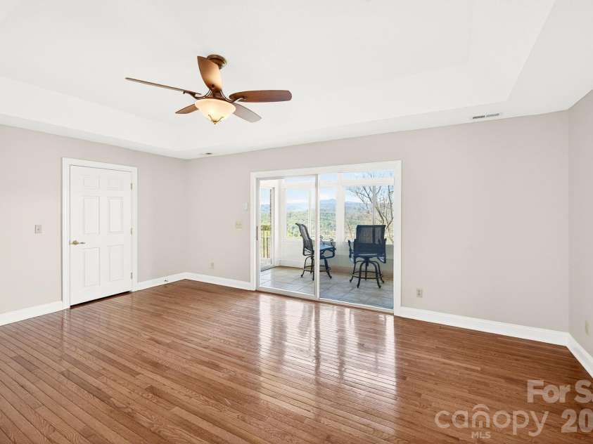 86 Distant View Drive, Asheville, NC 28803.  MLS# CAR4367971, YatesRealty ID 10131. Primary Bedroom on the main level