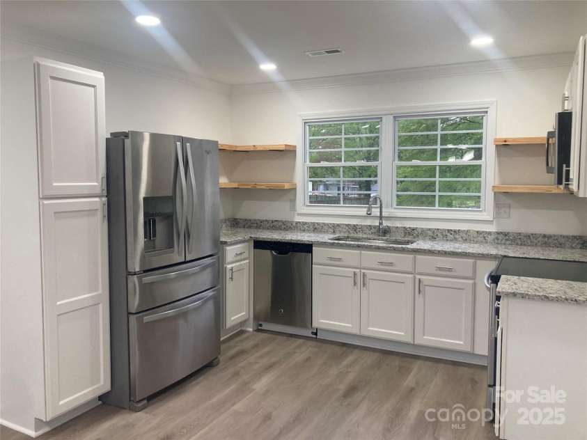 109 BARRETT Road, Cherryville, NC 28021.  MLS# CAR4243949, YatesRealty ID 10133. 