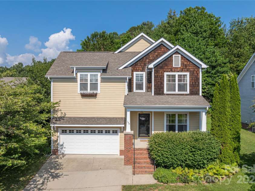 168 Carolina Bluebird Loop, Arden, NC 28704.  MLS# CAR4243265, YatesRealty ID 10134. 168 Carolina Bluebird Loop